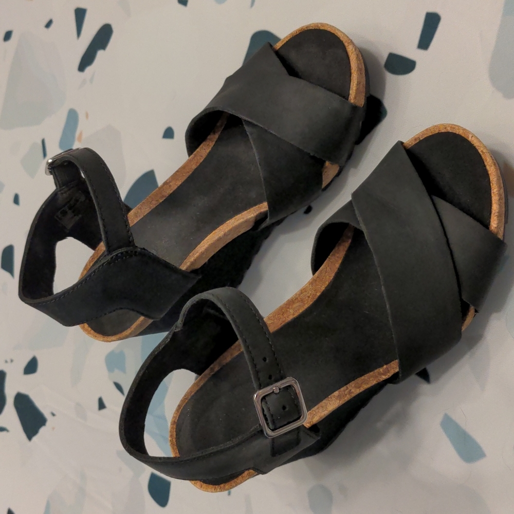 Clarks Strappy Wedge Sandal 7